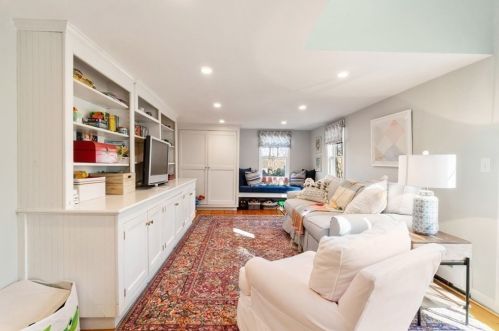 22 Main St, Dover MA  02030-2026 exterior