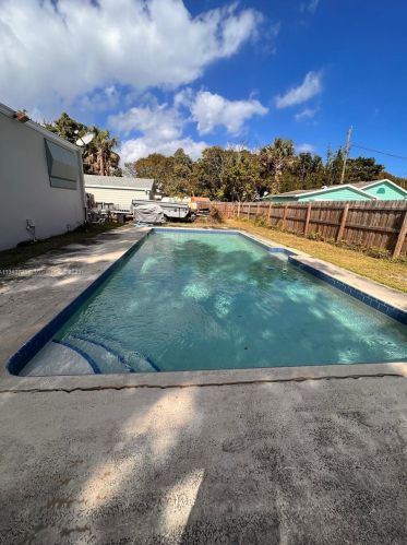 439 47th St, West Palm Beach FL  33407-2939 exterior