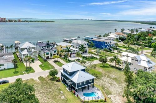 816 San Carlos Dr, Fort Myers Beach, FL 33931-2224