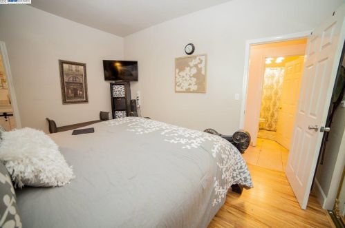 1610 14th St, Oakland CA  94607-1512 exterior