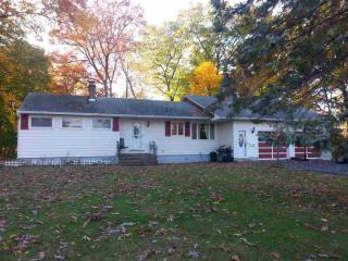 67 Woodlawn Dr, Ravena, NY 12143-1614
