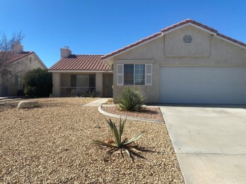 13012 High Vista St, Victorville, CA 92395-5893