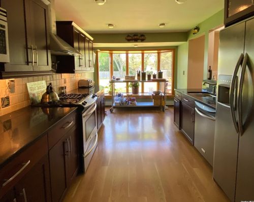 672 Larkfield Rd, Elwood NY  11731-5914 exterior