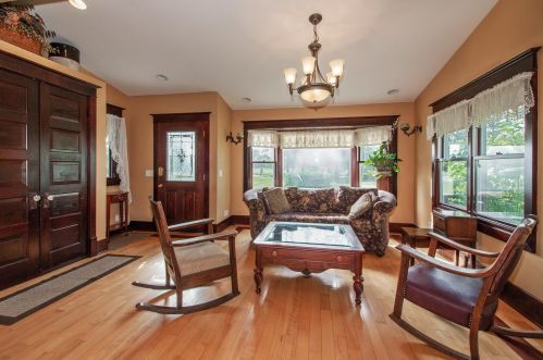 2631 Lakeshore Dr, Twin Lakes, WI 53181-9371