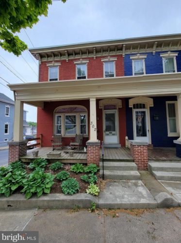302 Main St, Ephrata, PA 17522-2535