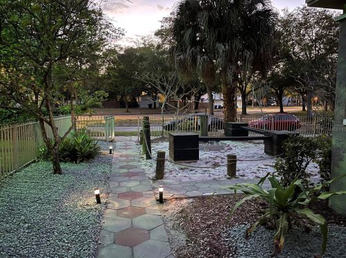 527 8th St, Saint Petersburg FL  33701-2110 exterior