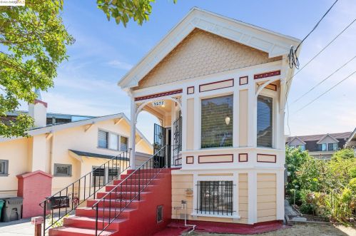 3277 Hyde St, Oakland, CA 94601-2610