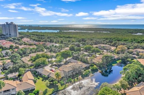 338 Emerald Bay Cir, Naples, FL 34110-8666