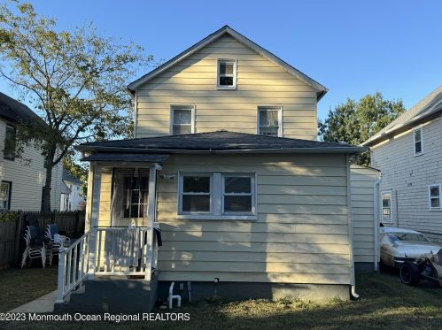 35 Bank St, Tinton Falls, NJ 07701-1304