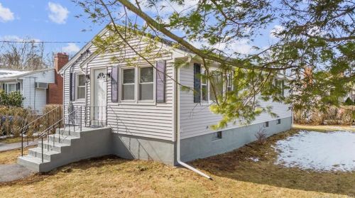 379 Mountain Rd, Hartford CT  06107-1028 exterior