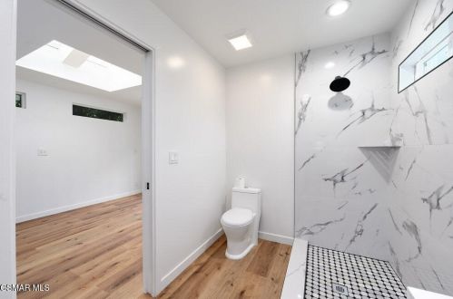 14363 Collins St, Van Nuys CA 91316-1030 exterior