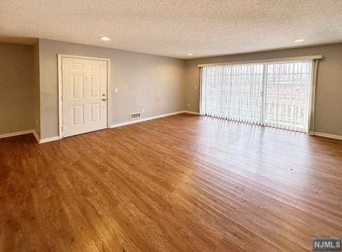 956 Juniper Way, Mahwah NJ  07430-3469 exterior