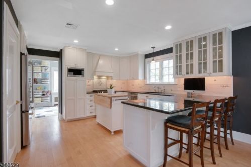 20 Stanford Pl, Montclair NJ  07042-5010 exterior