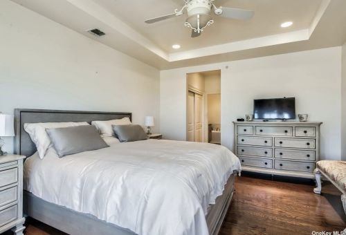 131 Roosevelt Way, Westbury NY  11590-6668 exterior