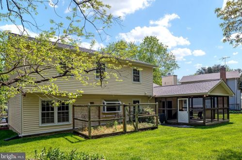 1125 Artic Quill Rd, Herndon VA  20170-3603 exterior