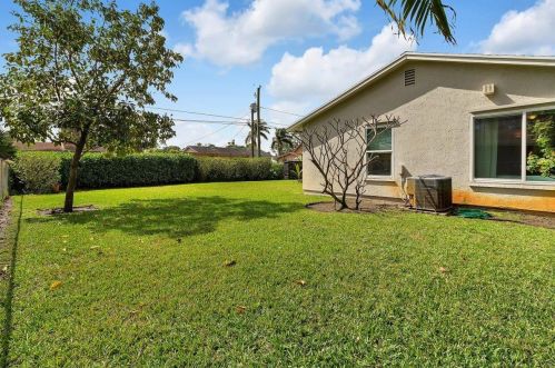 5324 Greenwood Dr, Delray Beach FL  33484-1133 exterior