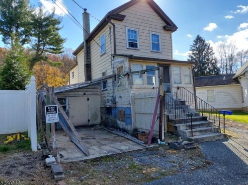 14 Green St, Oxford, NJ 07863-3264