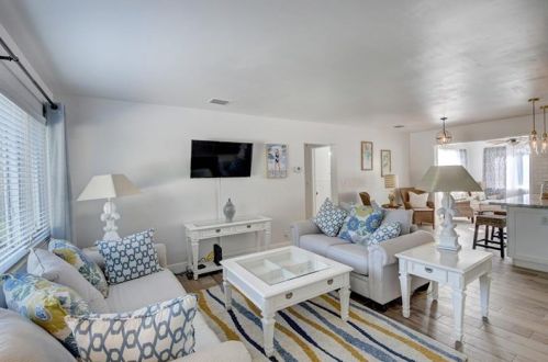 10 Swinton Cir, Delray Beach FL  33444-4256 exterior