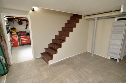 53 Spring Ln, Milford CT  06460-3209 exterior