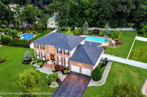 142 Serpentine Dr, Morganville NJ  07751-1400 exterior