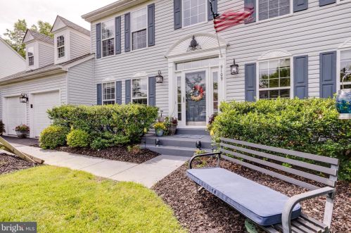 9109 Mossy Rock Ct, Bristow, VA 20136-1739