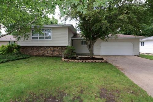 1415 Marks Ct, Spencer, IA 51301-2829