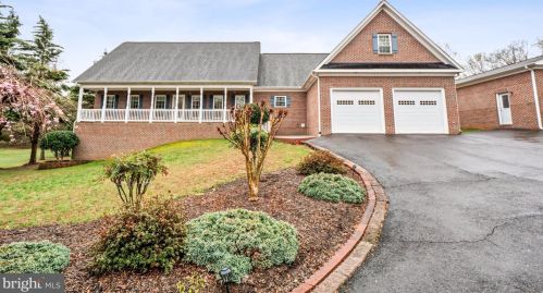 195 Sanford Dr, Fredericksburg, VA 22406-1064