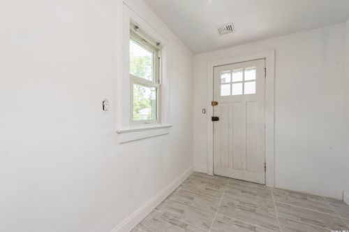 200 1st Ave, New Hyde Park NY  11040-4809 exterior