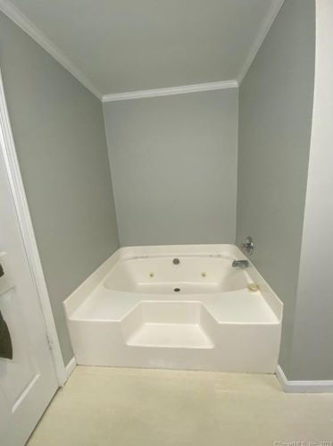 53 Harvard Ct, Middletown CT  06457-4965 exterior