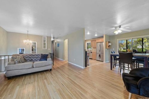 8 Morningside Dr, Patterson, NY 12563-2308