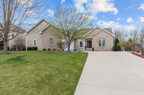 2510 Skyline Dr, West Bend, WI 53090-1191