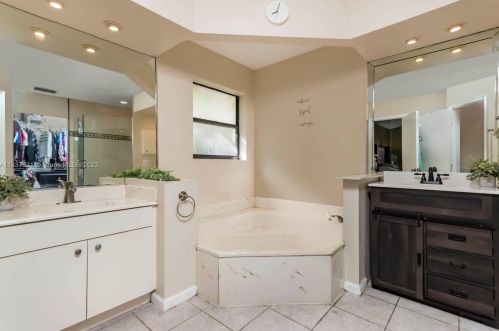 216 9th St, Dania Beach FL  33004-4439 exterior