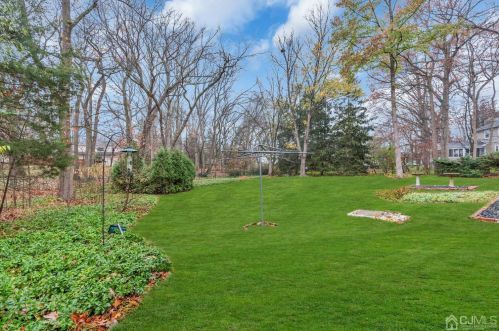 4 Plymouth Ln, East Brunswick NJ  08816-3321 exterior