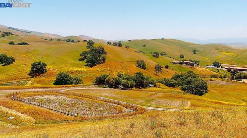 6901 Johnston Rd, Pleasanton CA  94588-9460 exterior