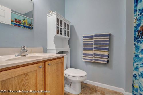 271 Kearney Ave, Pelican Island NJ  08751-1822 exterior