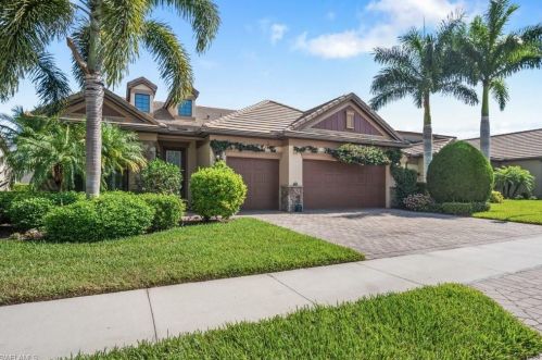 16226 Camden Lakes Cir, Naples, FL 34110-2881