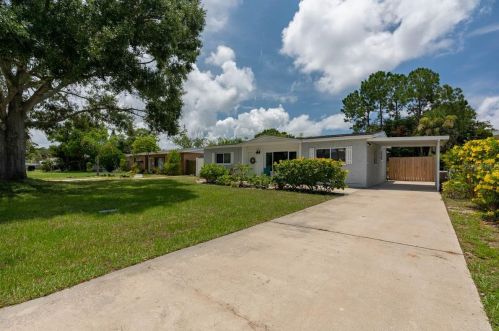 752 Loquat Dr, Tarpon Springs, FL 34689-2423