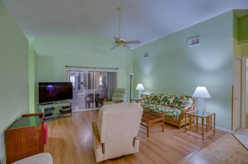 652 Malayan Ct, Fort Pierce, FL 34982-3938