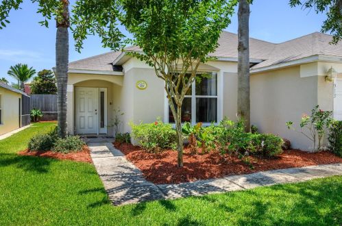 913 Lake Berkley Dr, Kissimmee, FL 34746-6120