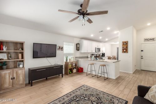 786 Kingman Dr, Casa Grande, AZ 85122-6157