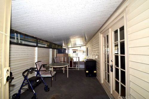 56254 29 Palms Hwy, Yucca Valley CA  92284-5201 exterior