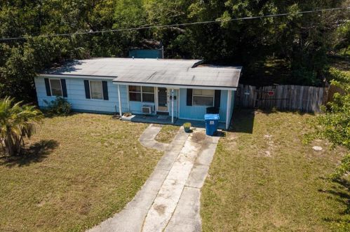 4101 Neptune Dr, Saint Petersburg, FL 33705-4318