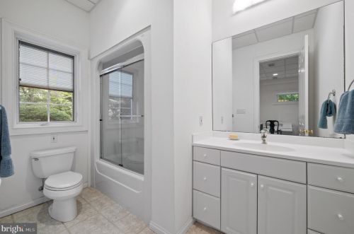 100 Deer Vly Ln, Wilmington DE  19807-1912 exterior