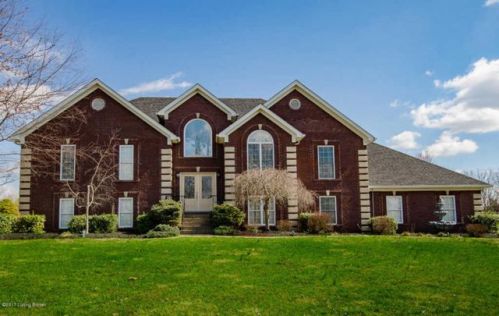300 Brentford Dr, Louisville, KY 40245-7014