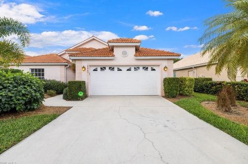8465 Indian Wells Way, Naples, FL 34113-3012