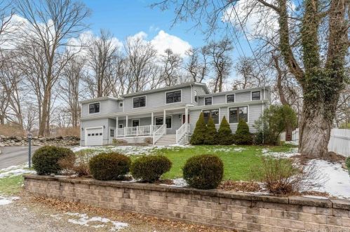 11 Brookside Ct, Norwalk, CT 06854-2301