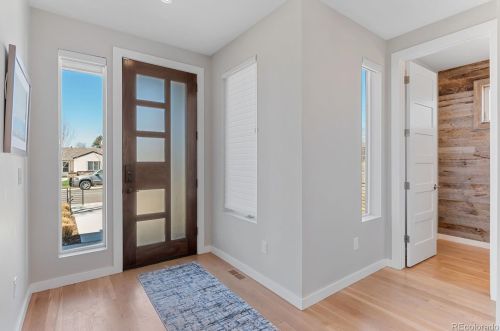 1140 Cook St, Denver CO 80205-5010 exterior