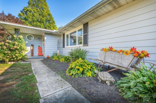 15936 Wooster Rd, Mount Vernon OH  43050-9764 exterior