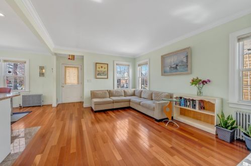 42 Stephen Ave, New Hyde Park NY  11040-3131 exterior