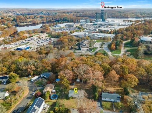 3 Crestview Dr, Uncasville, CT 06382-1205